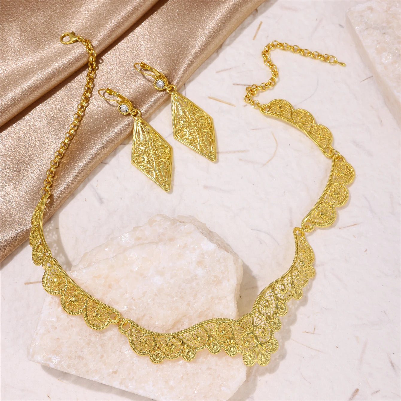 Fashion Luxury Ladies' Jewelry Set - Exquisitely Carved Necklace & Earrings for Weddings & Banquets