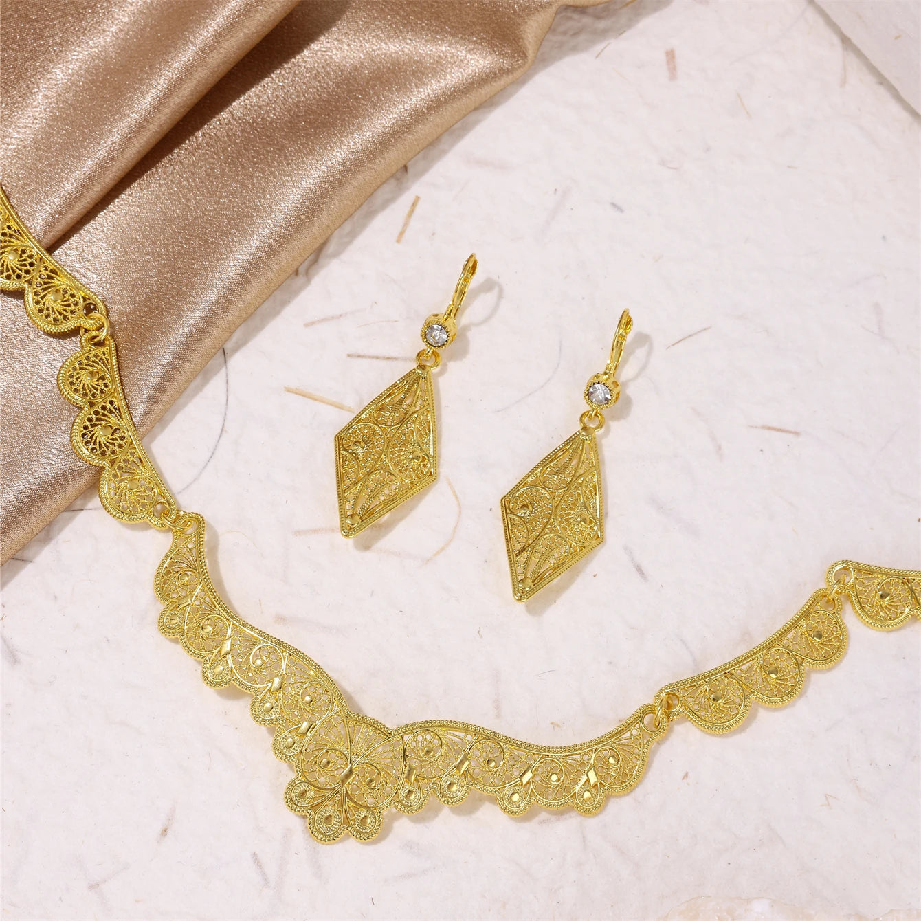 Fashion Luxury Ladies' Jewelry Set - Exquisitely Carved Necklace & Earrings for Weddings & Banquets